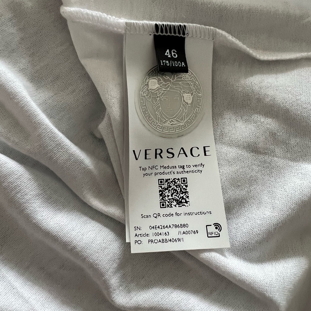 Versace Draped Logo Print T-shirt - Picture 12 of 12